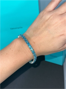 {{productViewItem.photos[photoViewList.activeNavIndex].Alt || productViewItem.photos[photoViewList.activeNavIndex].Description || 'Браслет Tiffany&amp;Co Серебро 925 п'}}