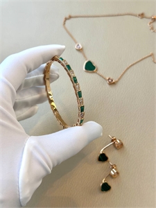 {{productViewItem.photos[photoViewList.activeNavIndex].Alt || productViewItem.photos[photoViewList.activeNavIndex].Description || 'Браслет BVLGARI'}}