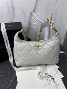 {{productViewItem.photos[photoViewList.activeNavIndex].Alt || productViewItem.photos[photoViewList.activeNavIndex].Description || 'Сумка CHANEL'}}