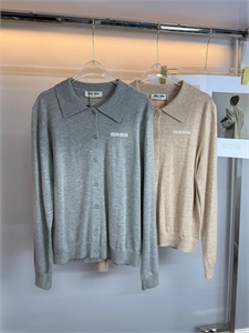 {{productViewItem.photos[photoViewList.activeNavIndex].Alt || productViewItem.photos[photoViewList.activeNavIndex].Description || 'Кофта MIU MIU'}}