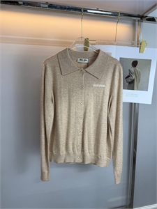 {{productViewItem.photos[photoViewList.activeNavIndex].Alt || productViewItem.photos[photoViewList.activeNavIndex].Description || 'Кофта MIU MIU'}}