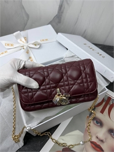 {{productViewItem.photos[photoViewList.activeNavIndex].Alt || productViewItem.photos[photoViewList.activeNavIndex].Description || 'Сумка DIOR'}}