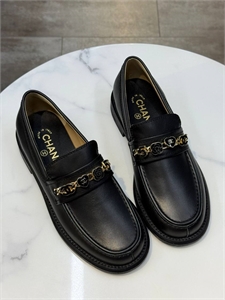 {{productViewItem.photos[photoViewList.activeNavIndex].Alt || productViewItem.photos[photoViewList.activeNavIndex].Description || 'Лоферы CHANEL'}}