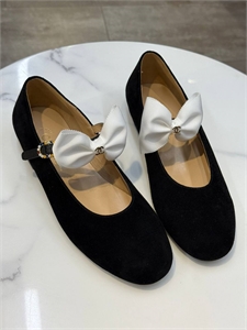 {{productViewItem.photos[photoViewList.activeNavIndex].Alt || productViewItem.photos[photoViewList.activeNavIndex].Description || 'Балетки CHANEL'}}