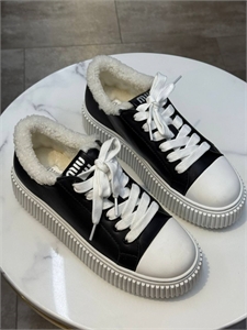 {{productViewItem.photos[photoViewList.activeNavIndex].Alt || productViewItem.photos[photoViewList.activeNavIndex].Description || 'Кроссовки MIU MIU'}}