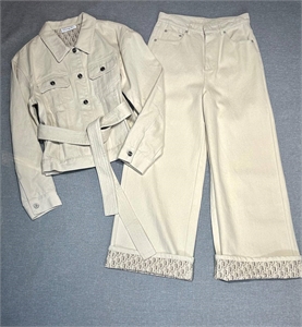 {{productViewItem.photos[photoViewList.activeNavIndex].Alt || productViewItem.photos[photoViewList.activeNavIndex].Description || 'Пиджак DIOR'}}