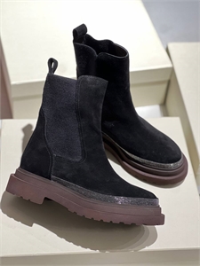 {{productViewItem.photos[photoViewList.activeNavIndex].Alt || productViewItem.photos[photoViewList.activeNavIndex].Description || 'Ботинки BRUNELLO CUCINELLI'}}