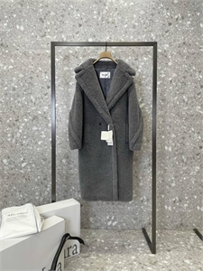 {{productViewItem.photos[photoViewList.activeNavIndex].Alt || productViewItem.photos[photoViewList.activeNavIndex].Description || 'Пальто Тедди MAX MARA'}}