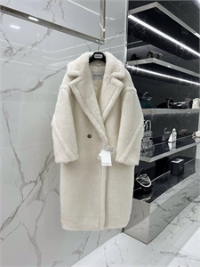 {{productViewItem.photos[photoViewList.activeNavIndex].Alt || productViewItem.photos[photoViewList.activeNavIndex].Description || 'Пальто Тедди MAX MARA'}}