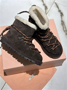 {{productViewItem.photos[photoViewList.activeNavIndex].Alt || productViewItem.photos[photoViewList.activeNavIndex].Description || 'Обувь MIU MIU'}}