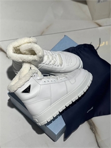 {{productViewItem.photos[photoViewList.activeNavIndex].Alt || productViewItem.photos[photoViewList.activeNavIndex].Description || 'Ботинки PRADA'}}