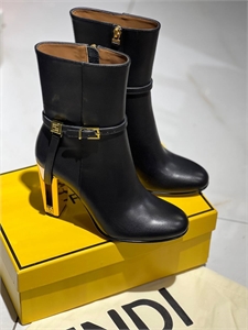 {{productViewItem.photos[photoViewList.activeNavIndex].Alt || productViewItem.photos[photoViewList.activeNavIndex].Description || 'Ботильоны FENDI'}}