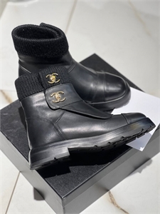 {{productViewItem.photos[photoViewList.activeNavIndex].Alt || productViewItem.photos[photoViewList.activeNavIndex].Description || 'Ботинки CHANEL'}}
