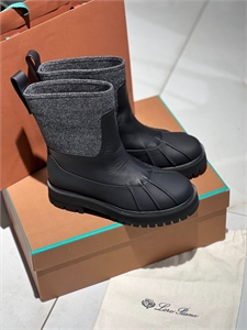 {{productViewItem.photos[photoViewList.activeNavIndex].Alt || productViewItem.photos[photoViewList.activeNavIndex].Description || 'Ботинки LORO PIANA'}}