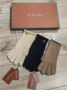 {{productViewItem.photos[photoViewList.activeNavIndex].Alt || productViewItem.photos[photoViewList.activeNavIndex].Description || 'Перчатки LORO PIANA'}}