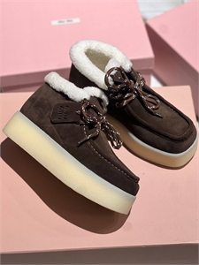 {{productViewItem.photos[photoViewList.activeNavIndex].Alt || productViewItem.photos[photoViewList.activeNavIndex].Description || 'Обувь MIU MIU'}}