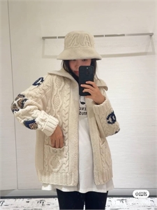 {{productViewItem.photos[photoViewList.activeNavIndex].Alt || productViewItem.photos[photoViewList.activeNavIndex].Description || 'Кардиган CHANEL'}}