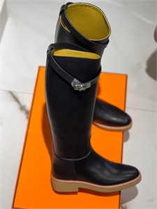 {{productViewItem.photos[photoViewList.activeNavIndex].Alt || productViewItem.photos[photoViewList.activeNavIndex].Description || 'Сапоги HERMES'}}