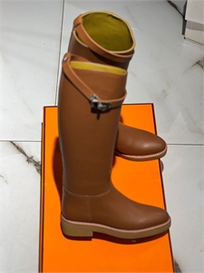 {{productViewItem.photos[photoViewList.activeNavIndex].Alt || productViewItem.photos[photoViewList.activeNavIndex].Description || 'Сапоги HERMES'}}