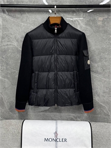 {{productViewItem.photos[photoViewList.activeNavIndex].Alt || productViewItem.photos[photoViewList.activeNavIndex].Description || 'Куртка MONCLER'}}