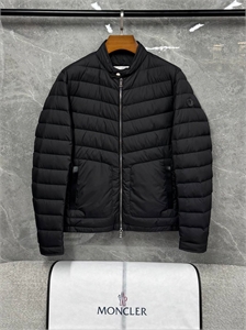 {{productViewItem.photos[photoViewList.activeNavIndex].Alt || productViewItem.photos[photoViewList.activeNavIndex].Description || 'Куртка MONCLER'}}