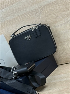 {{productViewItem.photos[photoViewList.activeNavIndex].Alt || productViewItem.photos[photoViewList.activeNavIndex].Description || 'Сумка PRADA'}}