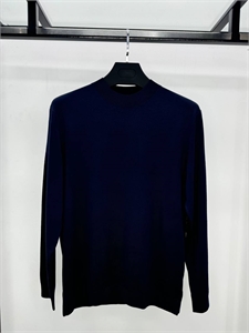 {{productViewItem.photos[photoViewList.activeNavIndex].Alt || productViewItem.photos[photoViewList.activeNavIndex].Description || 'Свитер LORO PIANA'}}