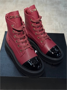 {{productViewItem.photos[photoViewList.activeNavIndex].Alt || productViewItem.photos[photoViewList.activeNavIndex].Description || 'Ботинки CHANEL'}}