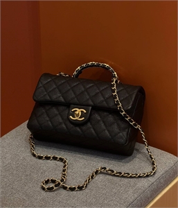 {{productViewItem.photos[photoViewList.activeNavIndex].Alt || productViewItem.photos[photoViewList.activeNavIndex].Description || 'Сумка CHANEL'}}