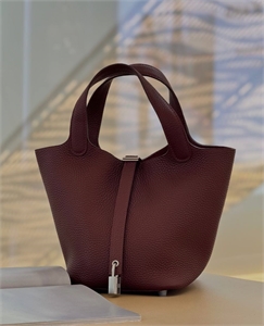 {{productViewItem.photos[photoViewList.activeNavIndex].Alt || productViewItem.photos[photoViewList.activeNavIndex].Description || 'Сумка HERMES'}}