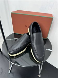 {{productViewItem.photos[photoViewList.activeNavIndex].Alt || productViewItem.photos[photoViewList.activeNavIndex].Description || 'Лоферы LP на меху'}}