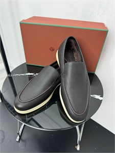 {{productViewItem.photos[photoViewList.activeNavIndex].Alt || productViewItem.photos[photoViewList.activeNavIndex].Description || 'Лоферы LP на меху'}}