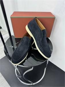 {{productViewItem.photos[photoViewList.activeNavIndex].Alt || productViewItem.photos[photoViewList.activeNavIndex].Description || 'Лоферы LP'}}