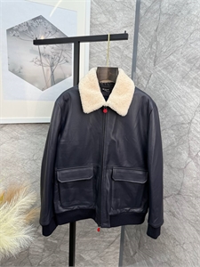 {{productViewItem.photos[photoViewList.activeNavIndex].Alt || productViewItem.photos[photoViewList.activeNavIndex].Description || 'Кожаная куртка KITON (овечья кожа)'}}