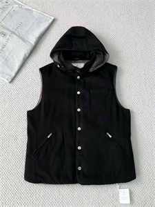 {{productViewItem.photos[photoViewList.activeNavIndex].Alt || productViewItem.photos[photoViewList.activeNavIndex].Description || 'Жилет BC'}}