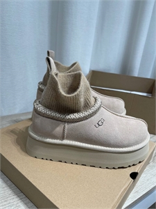 {{productViewItem.photos[photoViewList.activeNavIndex].Alt || productViewItem.photos[photoViewList.activeNavIndex].Description || 'UGG'}}