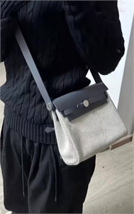 {{productViewItem.photos[photoViewList.activeNavIndex].Alt || productViewItem.photos[photoViewList.activeNavIndex].Description || 'Сумка HERMES'}}
