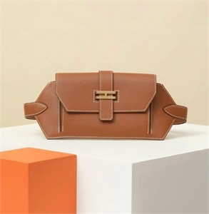 {{productViewItem.photos[photoViewList.activeNavIndex].Alt || productViewItem.photos[photoViewList.activeNavIndex].Description || 'Сумка HERMES'}}
