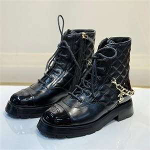 {{productViewItem.photos[photoViewList.activeNavIndex].Alt || productViewItem.photos[photoViewList.activeNavIndex].Description || 'Ботинки CHANEL'}}