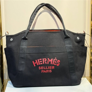 {{productViewItem.photos[photoViewList.activeNavIndex].Alt || productViewItem.photos[photoViewList.activeNavIndex].Description || 'Сумка HERMES'}}