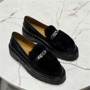 {{productViewItem.photos[photoViewList.activeNavIndex].Alt || productViewItem.photos[photoViewList.activeNavIndex].Description || 'Лоферы HERMES'}}
