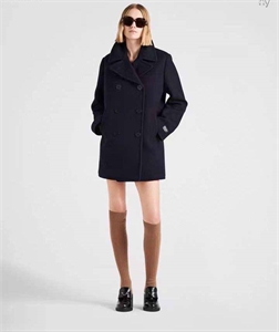 {{productViewItem.photos[photoViewList.activeNavIndex].Alt || productViewItem.photos[photoViewList.activeNavIndex].Description || 'Пальто PRADA'}}