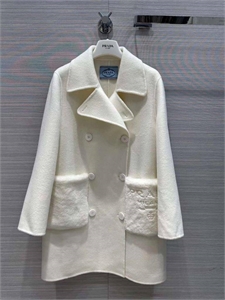 {{productViewItem.photos[photoViewList.activeNavIndex].Alt || productViewItem.photos[photoViewList.activeNavIndex].Description || 'Пальто PRADA'}}