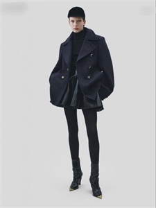 {{productViewItem.photos[photoViewList.activeNavIndex].Alt || productViewItem.photos[photoViewList.activeNavIndex].Description || 'Пальто Schiaparelli'}}