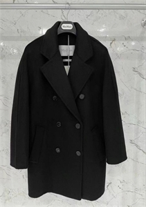 {{productViewItem.photos[photoViewList.activeNavIndex].Alt || productViewItem.photos[photoViewList.activeNavIndex].Description || 'Пальто Max Mara'}}