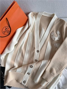{{productViewItem.photos[photoViewList.activeNavIndex].Alt || productViewItem.photos[photoViewList.activeNavIndex].Description || 'Кардиган HERMES'}}