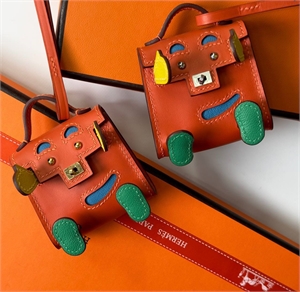 {{productViewItem.photos[photoViewList.activeNavIndex].Alt || productViewItem.photos[photoViewList.activeNavIndex].Description || 'Брелок HERMES'}}