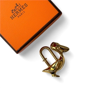 {{productViewItem.photos[photoViewList.activeNavIndex].Alt || productViewItem.photos[photoViewList.activeNavIndex].Description || 'Брелок HERMES'}}