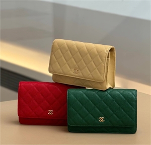 {{productViewItem.photos[photoViewList.activeNavIndex].Alt || productViewItem.photos[photoViewList.activeNavIndex].Description || 'Сумка CHANEL'}}