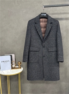 {{productViewItem.photos[photoViewList.activeNavIndex].Alt || productViewItem.photos[photoViewList.activeNavIndex].Description || 'Пальто ZEGNA'}}